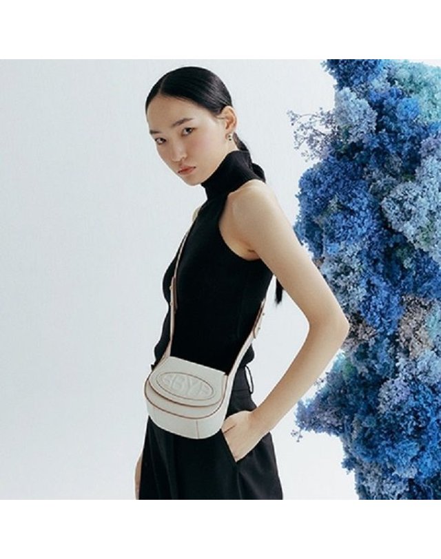 비비와이비 [갤러리아] Pia Mini Tote Bag (Ivory)09N1210DKQ 착용컷