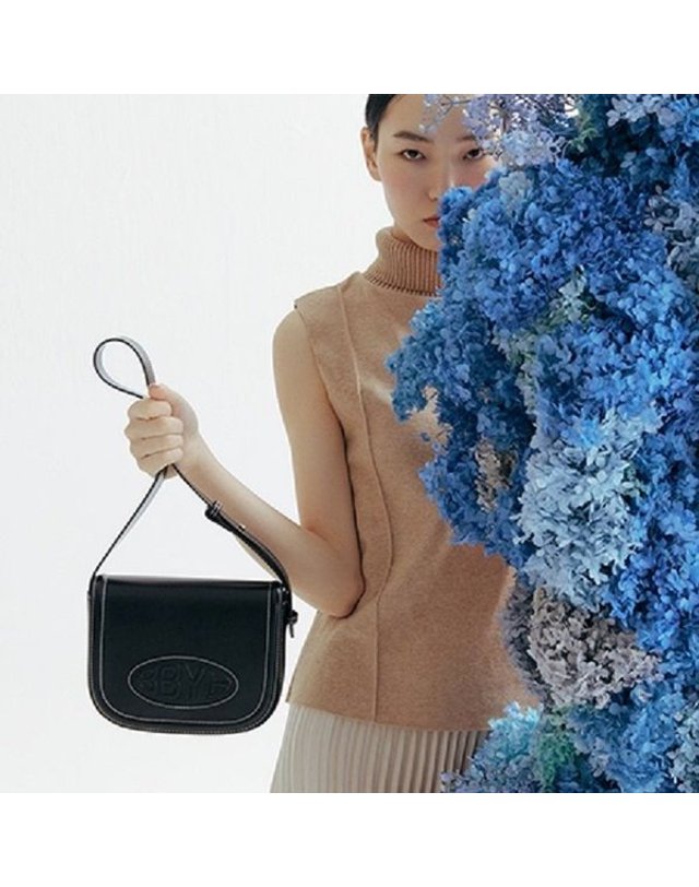 비비와이비 [갤러리아] Pia Saddle Shoulder Bag (Black)09N1210DLK 착용컷