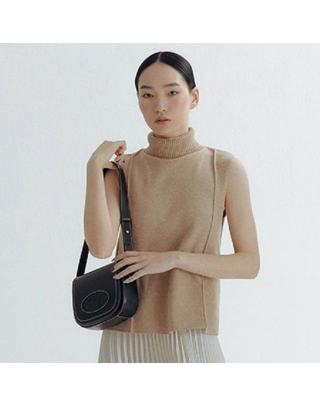 비비와이비 [갤러리아] Pia Saddle Shoulder Bag (Black)09N1210DLK 착용컷