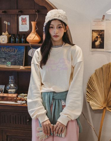 [메이븐뮤즈] 루즈핏 크롭 코튼 로고프린트 스웻셔츠 FR_CU (MWXFWF900CUFR)