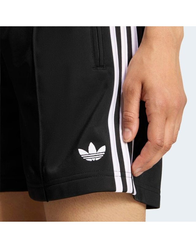 아디다스 [갤러리아] [WOMENS ORIGINALS] 파이어버드 클래식 쇼츠 (KD5569) 착용컷