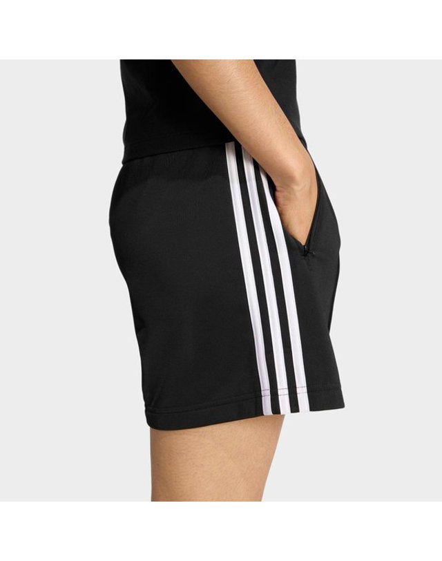 아디다스 [갤러리아] [WOMENS ORIGINALS] 파이어버드 클래식 쇼츠 (KD5569) 착용컷