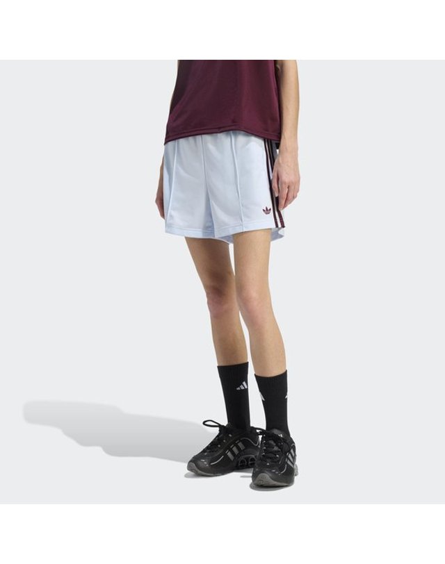 아디다스 [갤러리아] [WOMENS ORIGINALS] 파이어버드 클래식 쇼츠 (KD3670) 착용컷