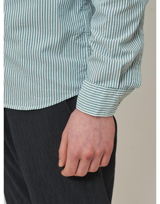 더레이블 더레이블 시어서커 마린 스트라이프 긴팔 셔츠 MUONL6S2111 75 착용컷