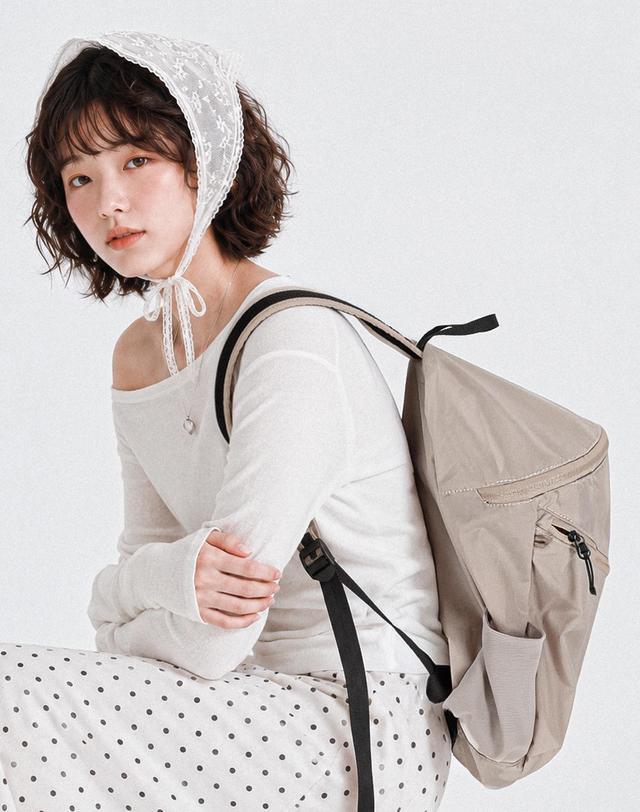 비아모노 [비아모노] 패더라이트 경량 백팩+이너백 포함_토프베이지 착용컷