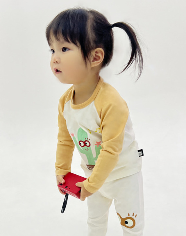 루트루트 루트루트 댄싱 캑터스 레글런 티셔츠 착용컷