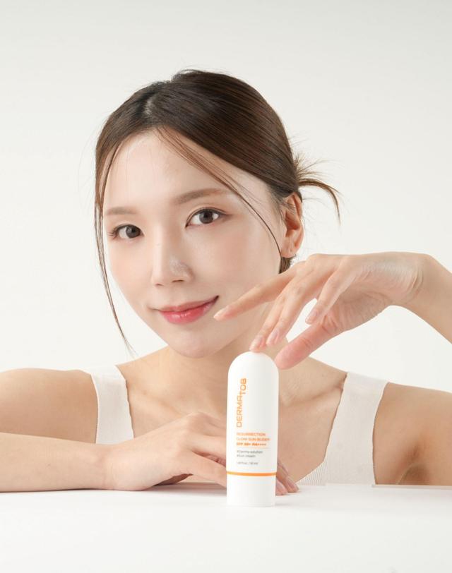 더마토브 수분자석 톤업 광채 모공 커버 촉촉한 에센스 선크림 50ml 착용컷