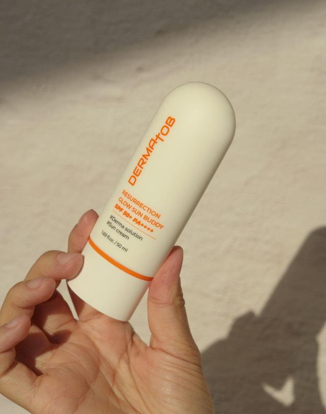 더마토브 수분자석 톤업 광채 모공 커버 촉촉한 에센스 선크림 50ml 착용컷
