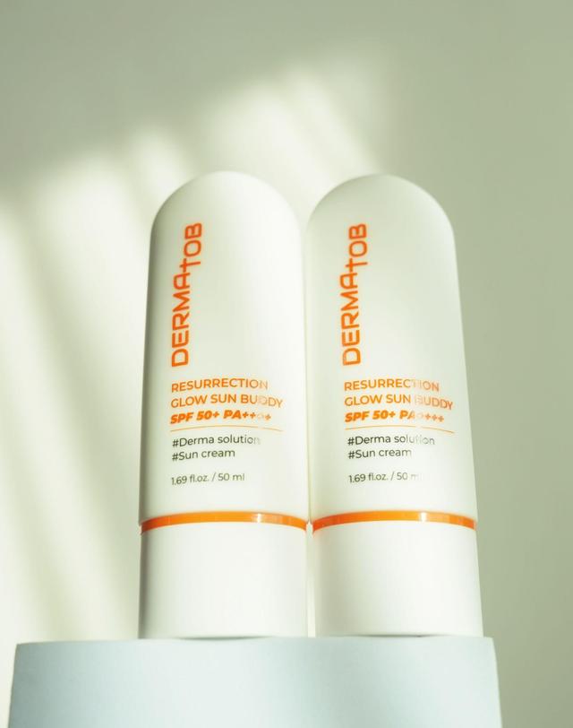 더마토브 수분자석 톤업 광채 모공 커버 촉촉한 에센스 선크림 50ml 착용컷