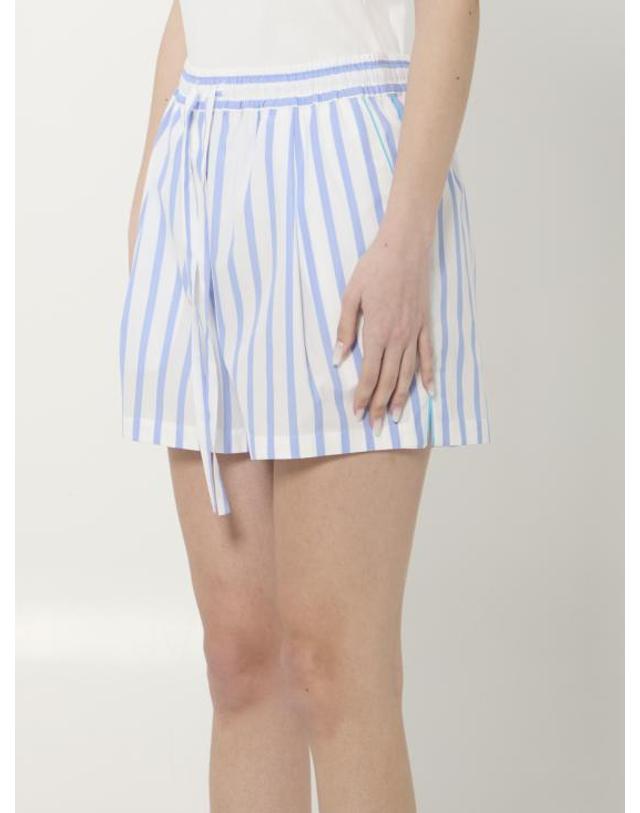 돌체앤가바나 [해외직구] 26SS 돌체앤가바나 스트라이프 포플린 쇼츠 FTDJHTFR52W S8051 LIGHT BLUE 착용컷