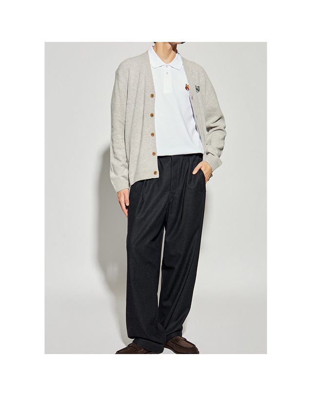 메종키츠네 메종키츠네 FW25 남성 그레이폭스헤드 가디건 그레이 PM00502KT1006 착용컷