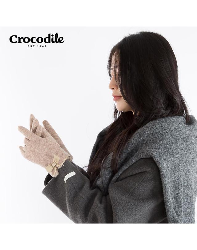 크로커다일 크로커다일 손목퍼 스마트터치 여성 모장갑 착용컷