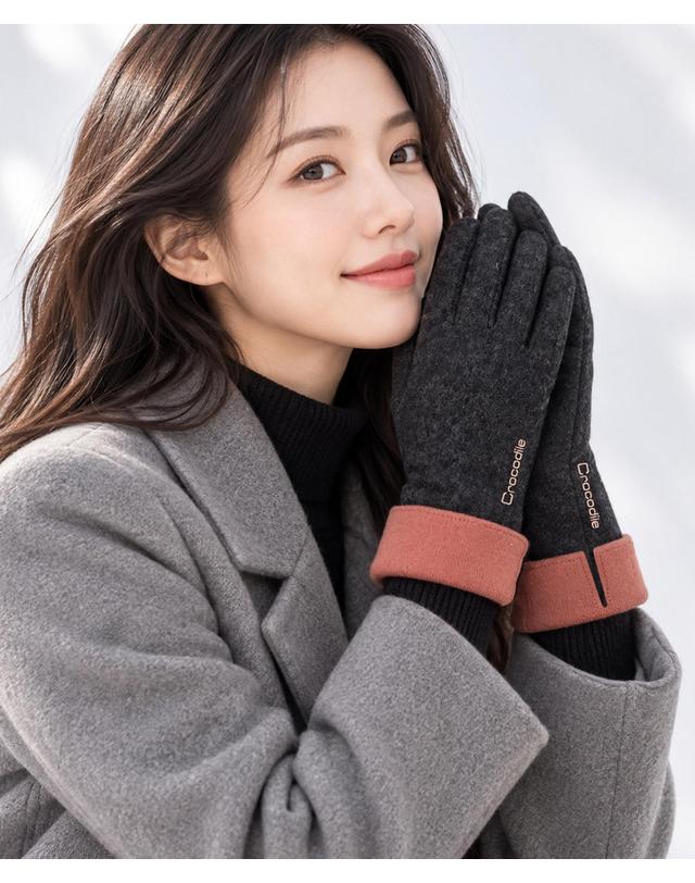 크로커다일 크로커다일 핑크포인트 스마트터치 여성 모장갑 착용컷