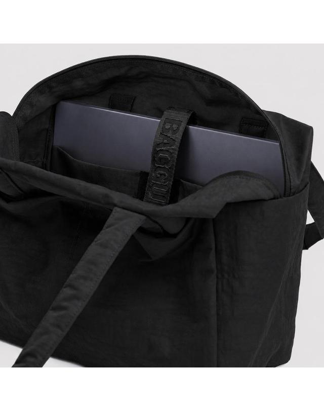 바쿠 BAGGU 바쿠 에브리데이 클라우드 백 휴대용 여행가방 착용컷