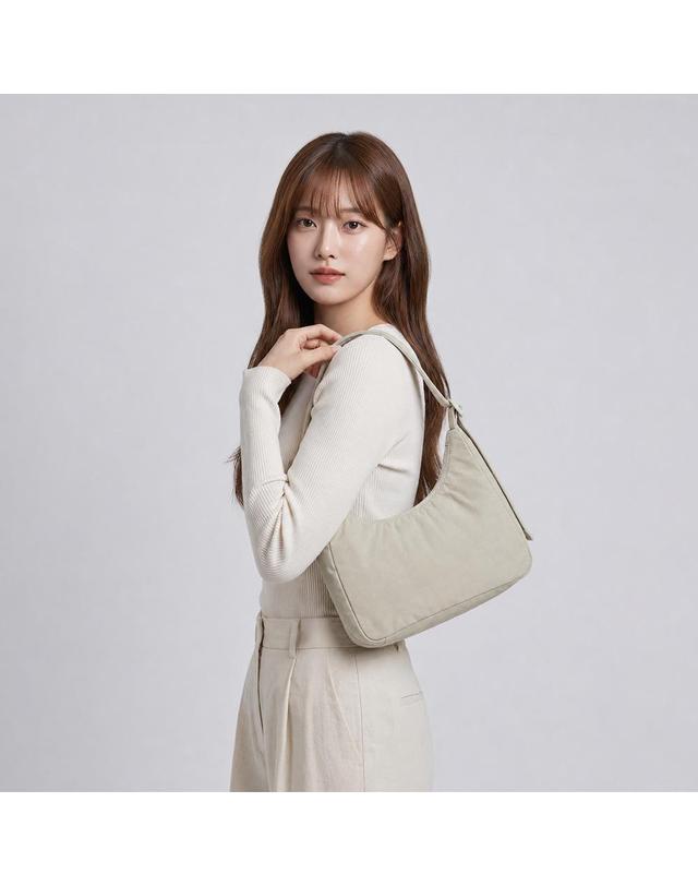 바쿠 BAGGU 미니 나일론 숄더백 바쿠 여성용 가방 착용컷