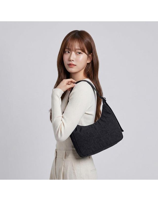 바쿠 BAGGU 미니 나일론 숄더백 바쿠 여성용 가방 착용컷