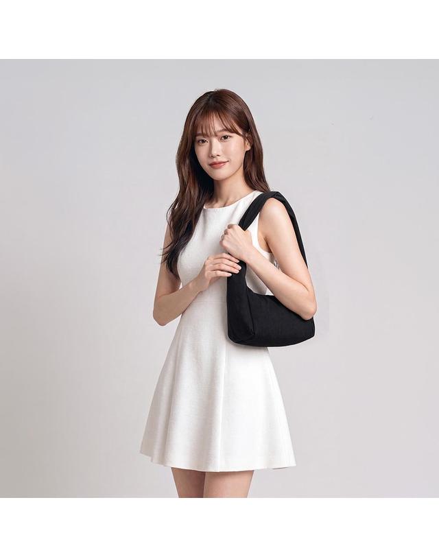 바쿠 BAGGU 바쿠 스몰 나일론 머랭백 여성용 미니숄더백 착용컷