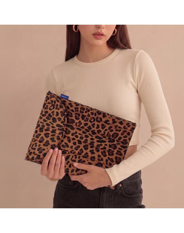 바쿠 BAGGU 바쿠 16인치 노트북 파우치 맥북 태블릿 케이스 착용컷