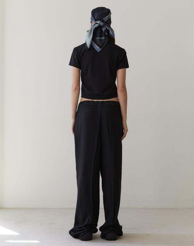 르브아시스 needlework crop t-shirt black 착용컷