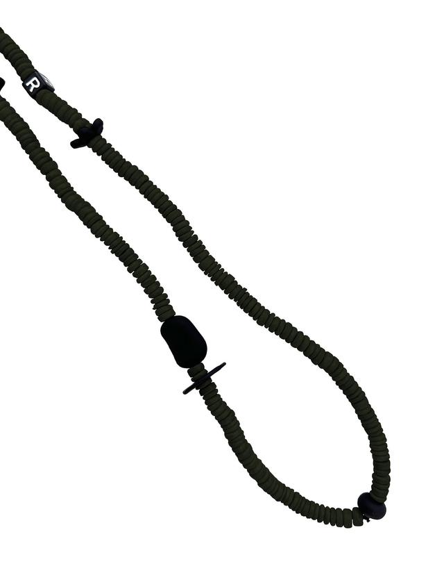 르브아시스 nature beads crossbody phone strap khaki 착용컷