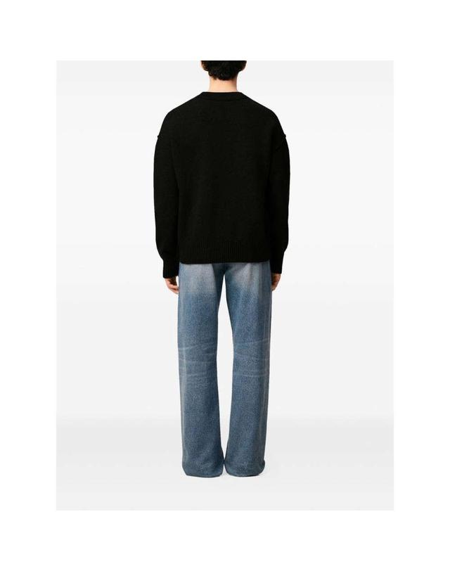 아미 (당일) 25FW 아미 빅하트 로고 블랙 스웨터 UKS838 018 009 착용컷