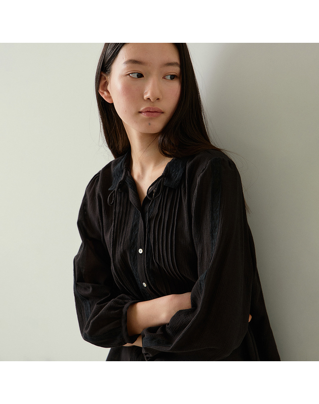 블랭크공삼 [블랭크03] lace pin-tuck blouse (black) 착용컷