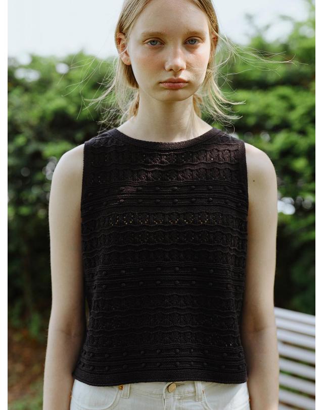 블랭크공삼 crochet sleeveless knit (black) 착용컷