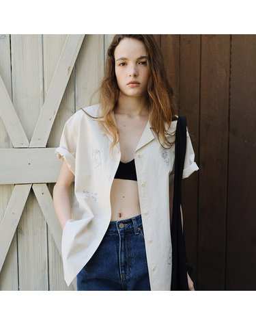 drawing embroidery shirt (light beige)