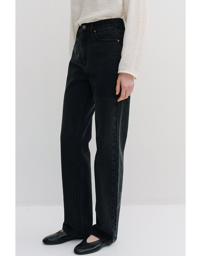 블랭크공삼 relaxed straight jeans (vintage black) 착용컷
