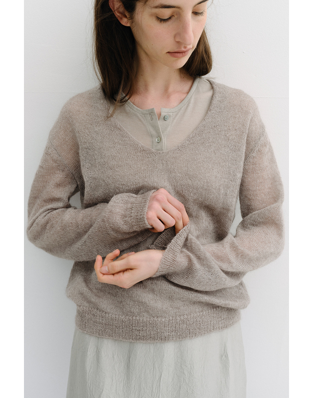 블랭크공삼 royal kid mohair v-neck pullover (pale grey) 착용컷