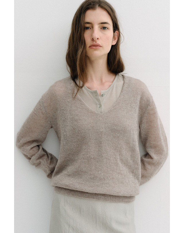 블랭크공삼 royal kid mohair v-neck pullover (pale grey) 착용컷