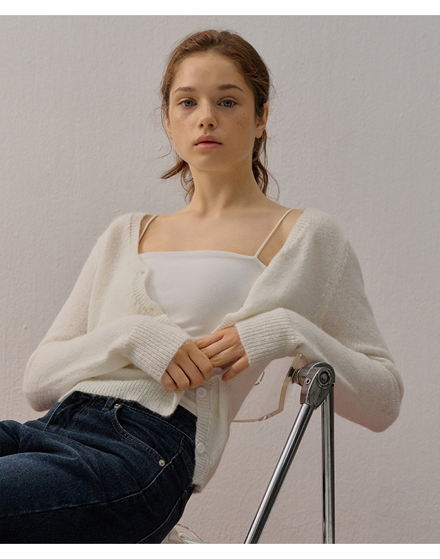 카미노 V-NECK ASYMMETRIC KNIT CARDIGAN IVORY 착용컷