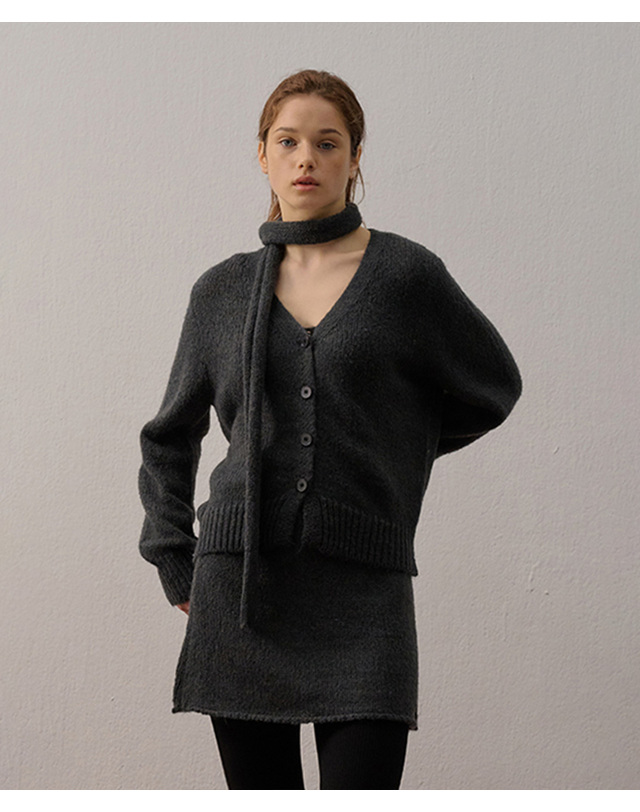 카미노 KNIT CARDIGAN DRESS SET CHARCOAL 착용컷