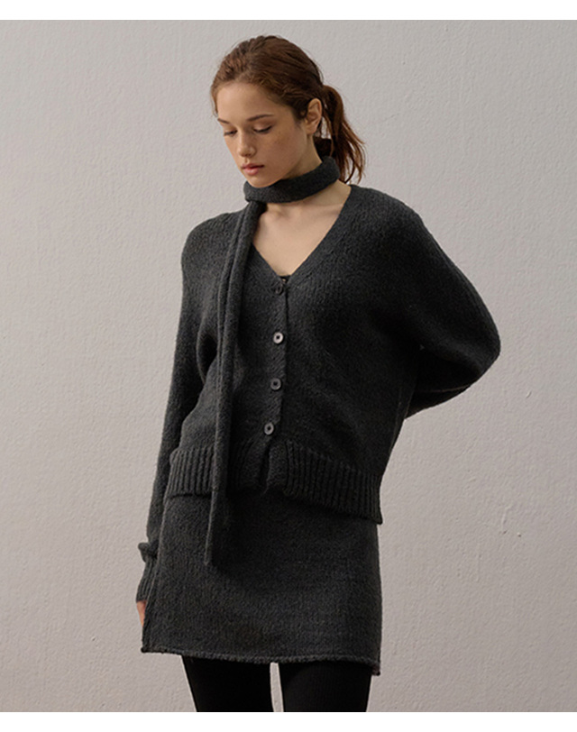 카미노 KNIT CARDIGAN DRESS SET CHARCOAL 착용컷
