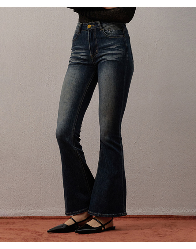 카미노 SLIM BOOTCUT DENIM PANTS DARK BLUE 착용컷