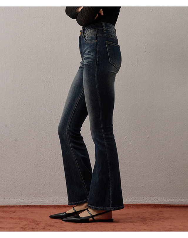 카미노 SLIM BOOTCUT DENIM PANTS DARK BLUE 착용컷
