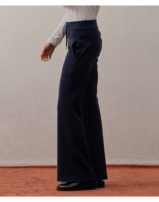카미노 BANDING STRAP BOOTCUT TRAINING PANTS NAVY 착용컷