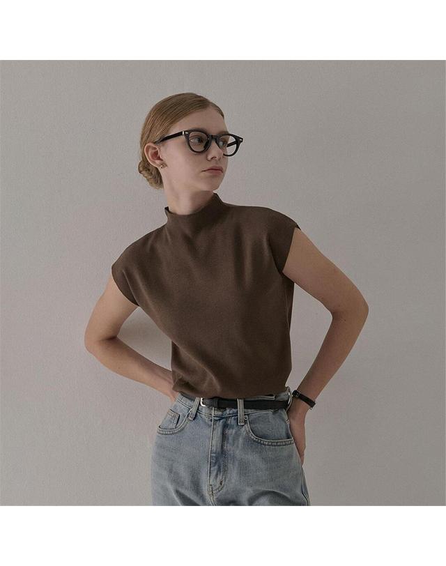 카미노 [카미노] HALF TURTLE NECK CAP SLEEVE KNIT BROWN 착용컷