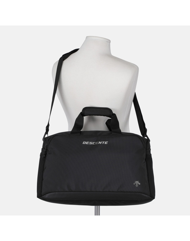 데상트 트레이닝 커뮤터 짐백 (25L) SR123TBG1B 착용컷
