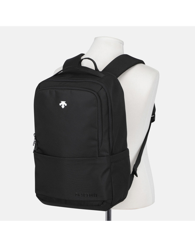 데상트 시티베이직 백팩 (22L) SR123UBP17 착용컷