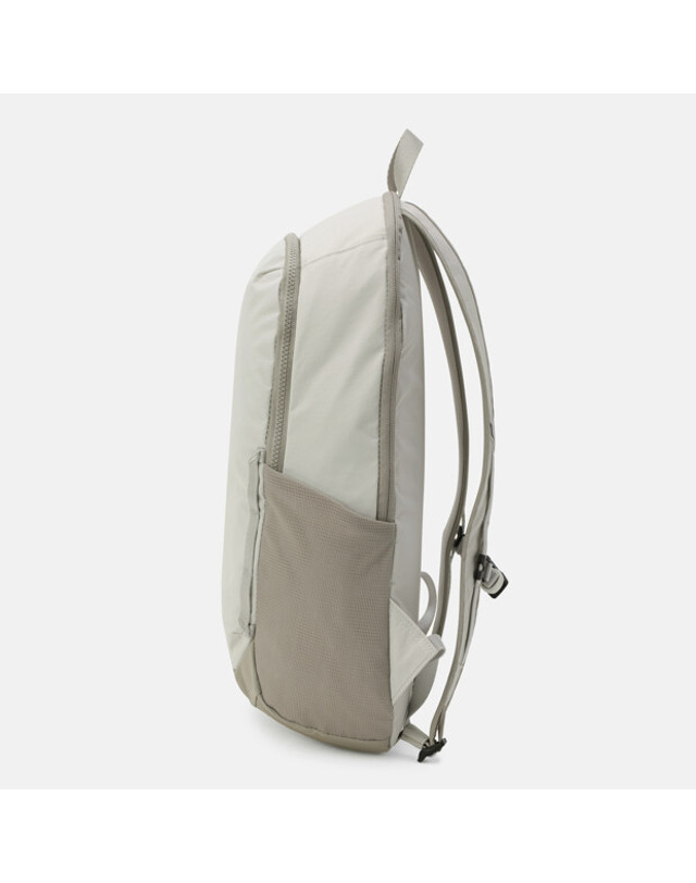데상트 [시오리 착용] 경량 백팩 (15L) SR123UBP15 착용컷