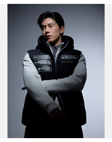 데상트 [김무열 착용] 스위스 스키 중경량 후드형 다운 베스트 SR423SDVO1