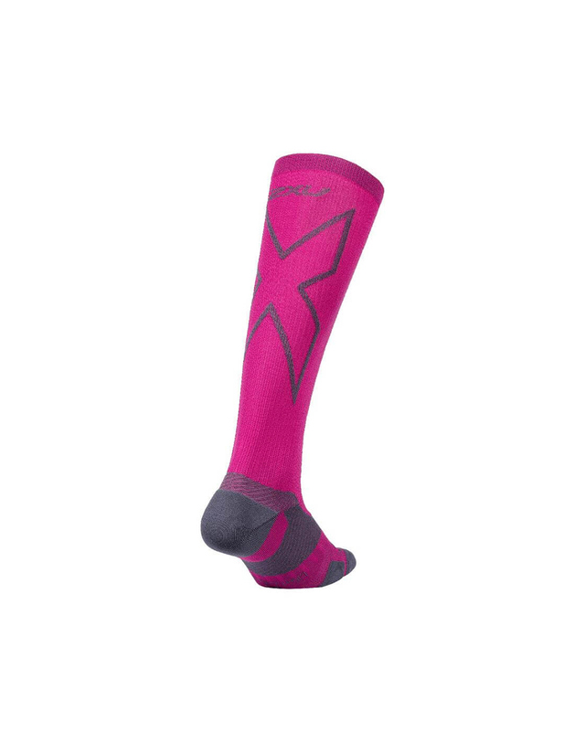 투타임즈유 [2XU]공용 벡터 라이트 쿠션 풀랭스 삭스 핑크_UA5155EHPK-GRY 착용컷