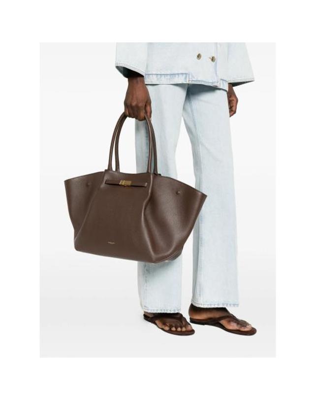 드멜리어 [해외직구] 26FW 드멜리어 토트백 D90 NEW YORK MOCHA BROWN 착용컷