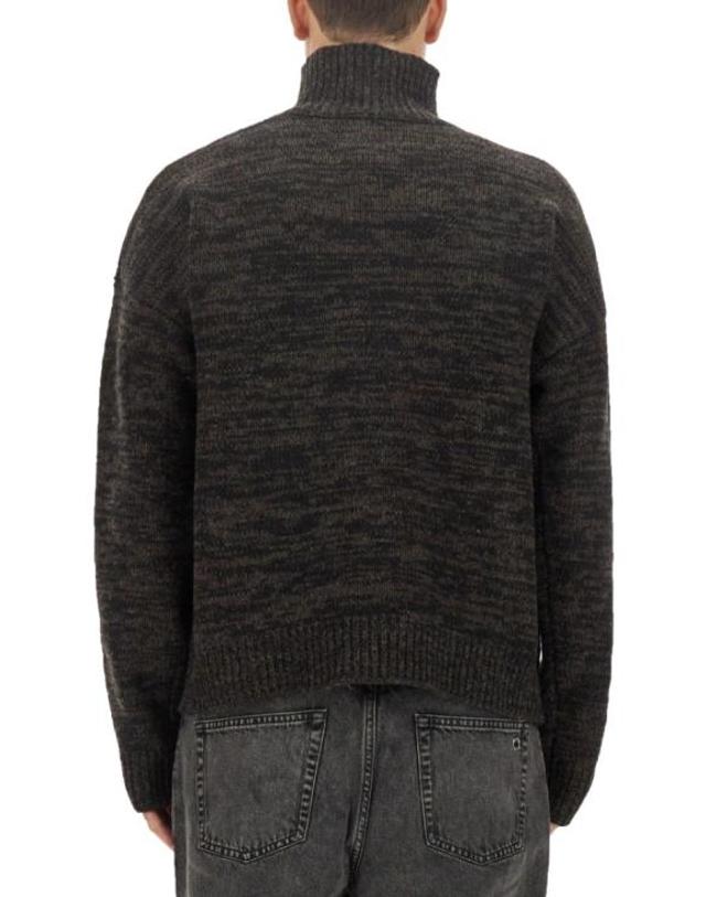 에뛰드스튜디오 [해외직구] 23FW 에뛰드스튜디오 터틀넥 H23MM612K00270 BLACKBROWN Black 착용컷
