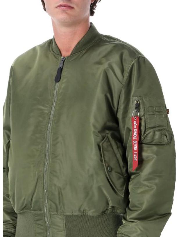 알파문구 [해외직구] 26FW 알파 자켓 100101 SAGE GREEN 착용컷