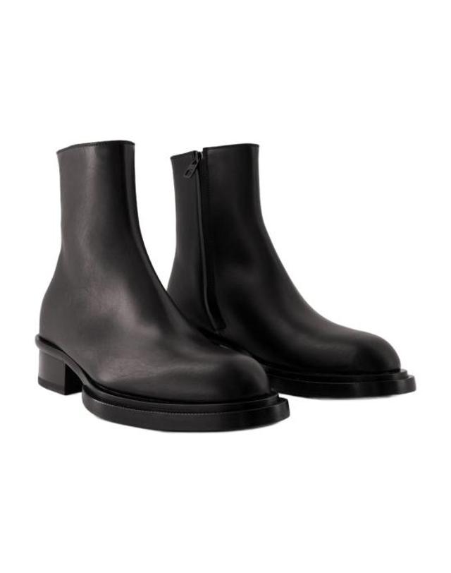 알렉산더맥퀸 [해외직구] 23FW 알렉산더 맥퀸 쿠반 스택 가죽 앵클 부츠 750383WIDY01000 BLACK 착용컷