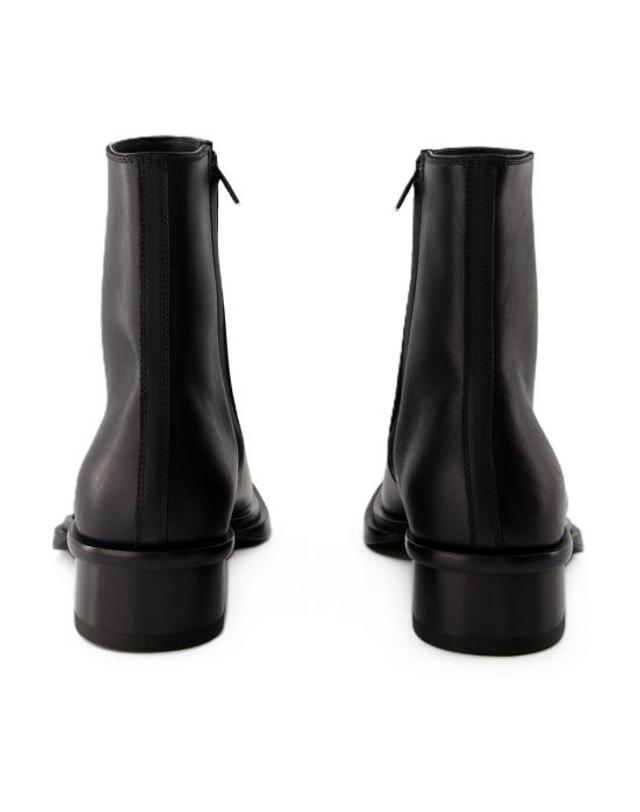 알렉산더맥퀸 [해외직구] 23FW 알렉산더 맥퀸 쿠반 스택 가죽 앵클 부츠 750383WIDY01000 BLACK 착용컷
