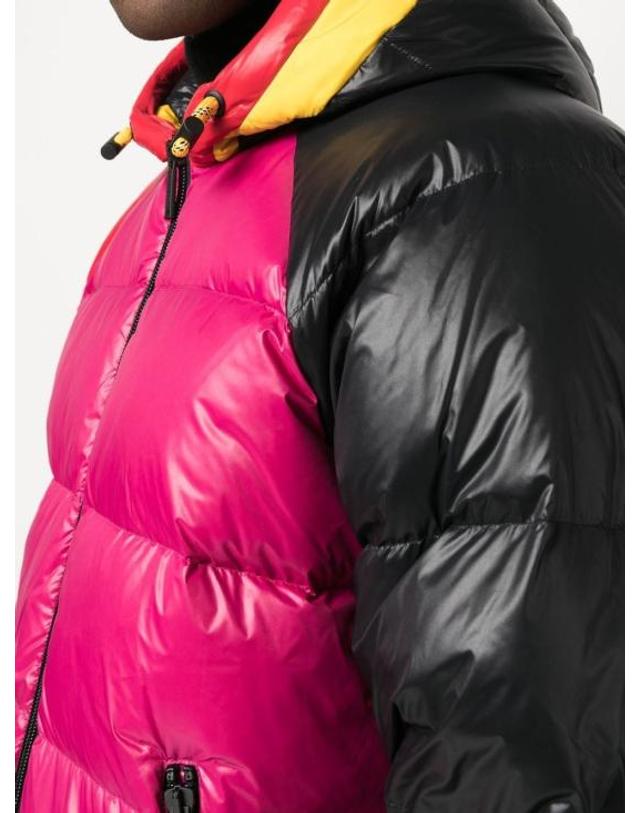디스퀘어드2 [해외직구] 22FW 디스퀘어드2 패딩 S71AN0368 S60518309 Red 착용컷