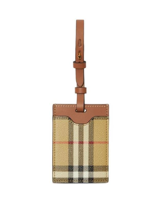버버리 [해외직구] 25FW 버버리 체크 러기지 택 8073976 A7026 BROWN 착용컷